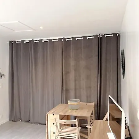 Сasa de vacaciones Le Cocon, De 30m2 Avec Jardin Et Parking Privatifs Pres De Paris Et Fontenay-sous-Bois